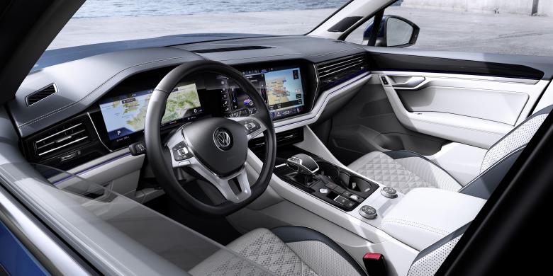 Volkswagen Touareg cũ phiên bản 2019 sở hữu khoang lái hiện đại bậc nhất phân khúc