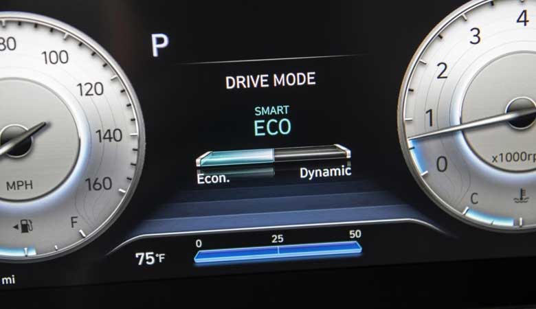 Hyundai Elantra là mẫu xe tiết kiệm nhiên liệu