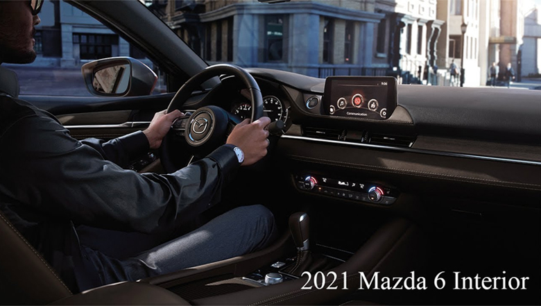 Người lái Mazda 6 được trang bị vô lăng 03 chấu, bọc da êm ái