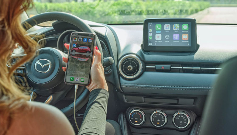 Tiện nghi nổi bật trên Mazda 2 có thể kể đến màn hình cảm ứng 7 inch hay kết nối Apple CarPlay, Android Auto