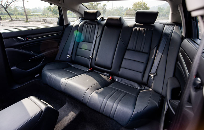 Hàng ghế thứ 2 trên Honda Accord 2022 rộng rãi và tiện nghi