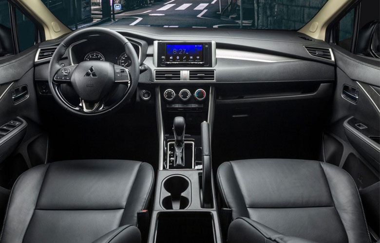 Khoang nội thất của Mitsubishi Xpander nam tính và hiện đại