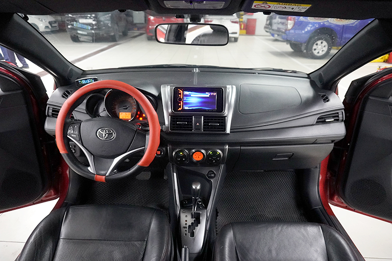 Toyota Yaris 1.3AT 2015 - 12