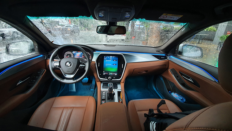 So sánh Sedan hạng D Toyota Camry 2.5Q và VinFast Lux A2.0 Cao cấp - 8