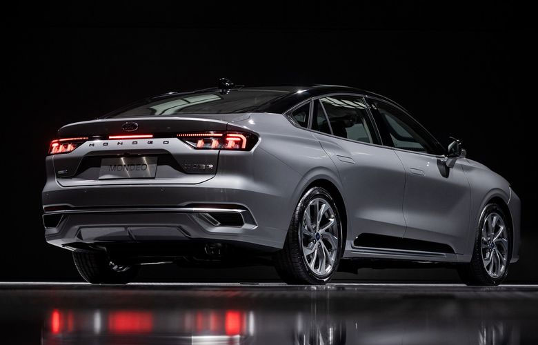 Đuôi xe Ford Mondeo 2022