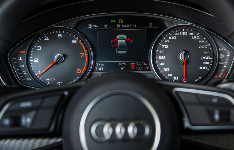 Cụm đồng hồ Analog của Audi A4 2023