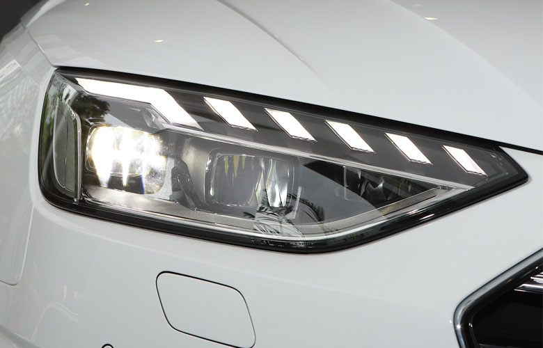 Cụm đèn pha Full LED của Audi A4 2023