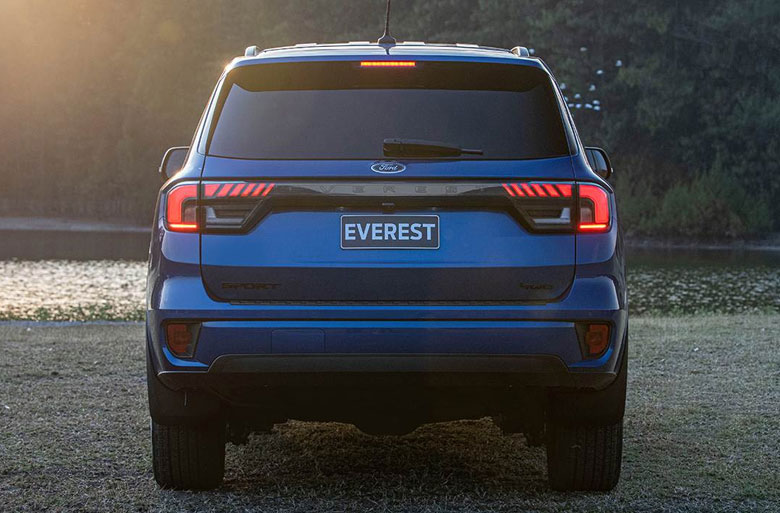 Đuôi của Ford Everest thế hệ mới vuông vức và sang trọng hơn