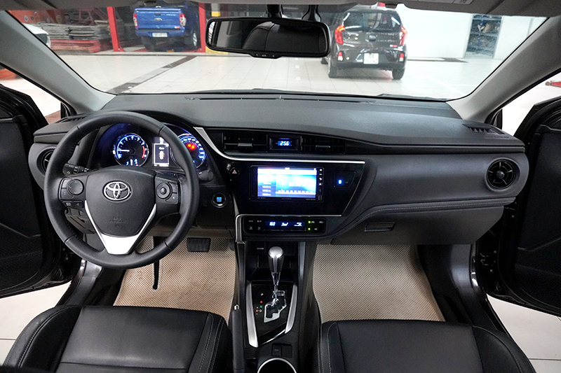 Toyota Corolla Altis Vsport 2.0AT 2018 - 12