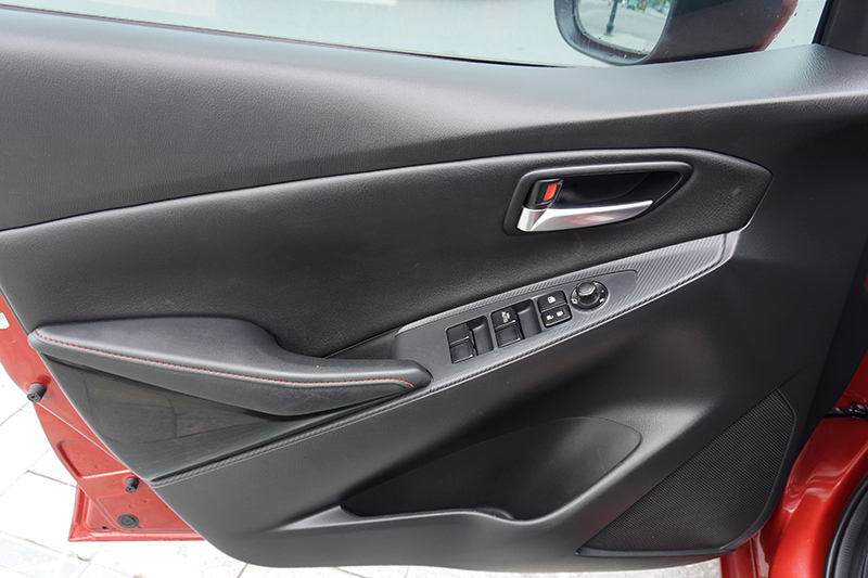 Mazda 2 Hatchback 1.5AT 2016 - 9