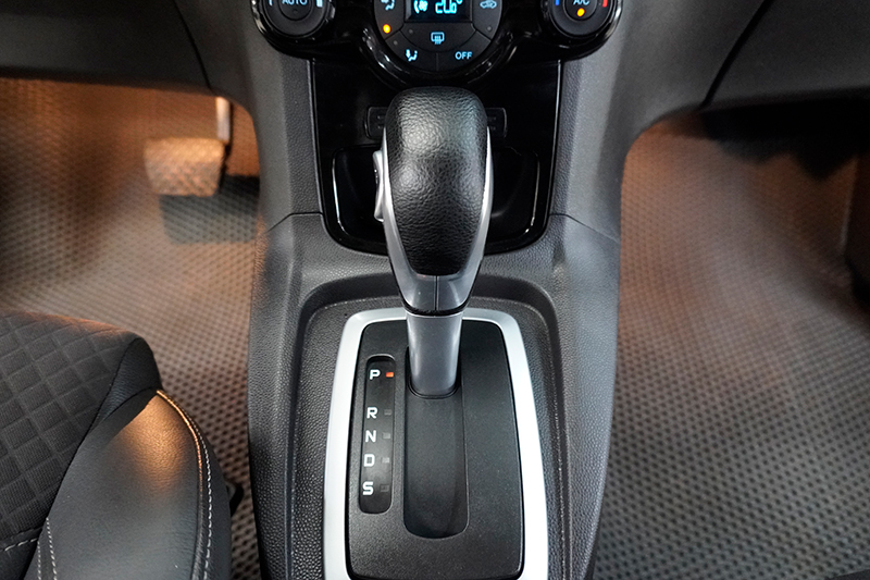 Ford Fiesta 1.0AT 2014 - 13