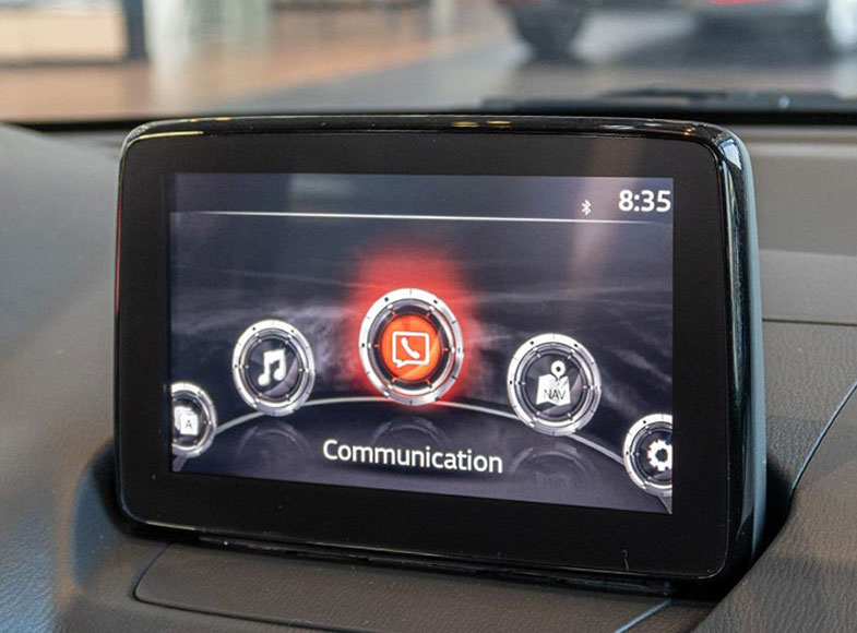 Màn hình trung tâm tích hợp Apple Carplay và Android Auto trên Mazda 2 sedan
