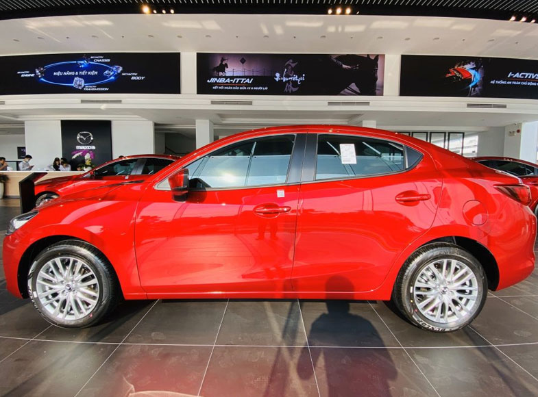 Thân xe Mazda 2 sedan