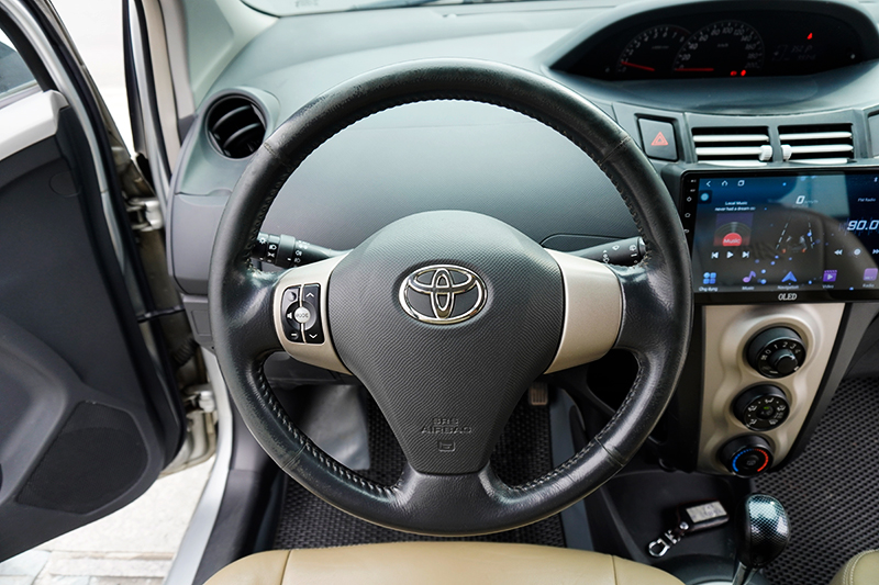 Toyota Yaris 1.5AT 2011 - 10