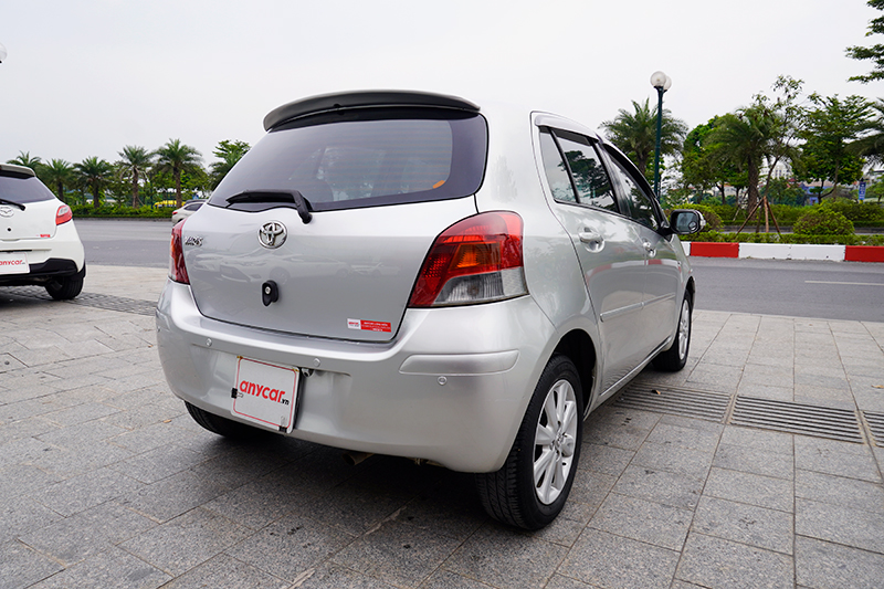 Toyota Yaris 1.5AT 2011 - 6
