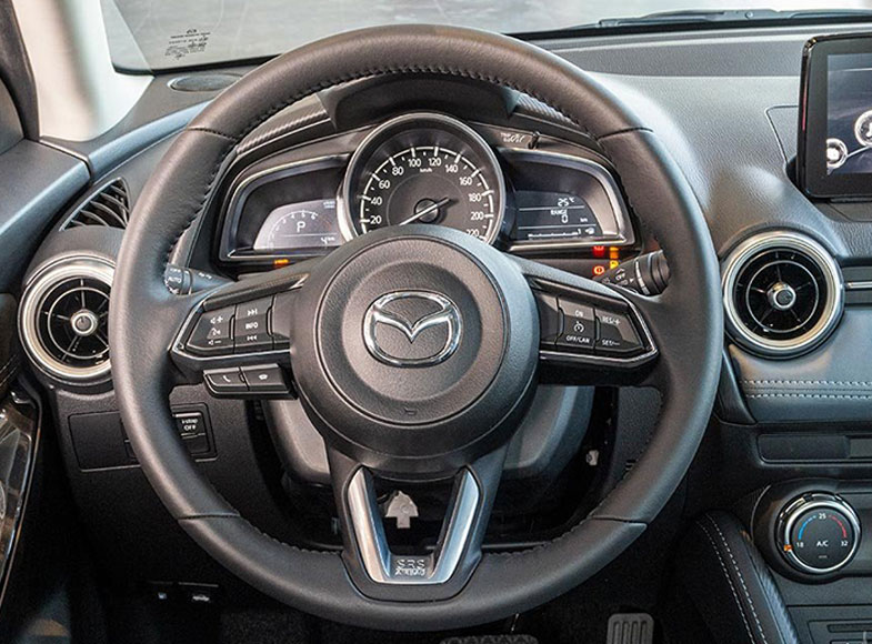 Màn hình báo tốc độ trên Mazda 2 sedan
