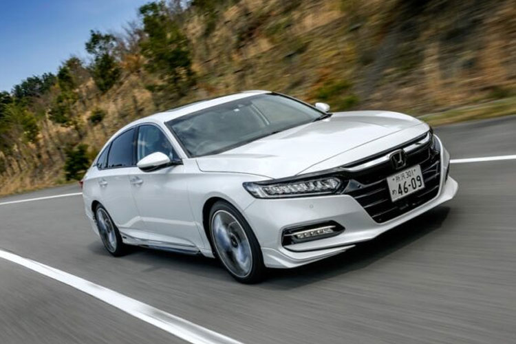 Honda Accord có khả năng vận hành mạnh mẽ, thể thao