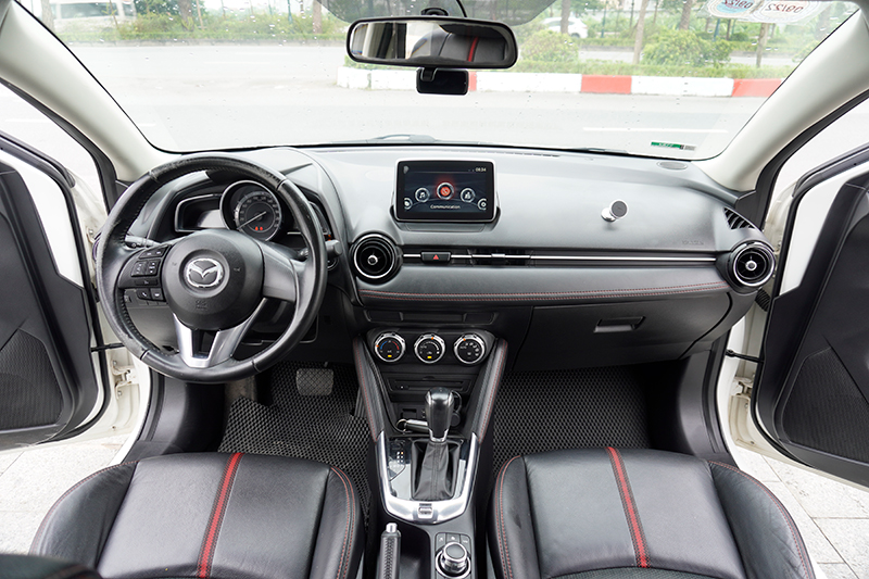 Mazda 2 1.5L AT 2015 - 12