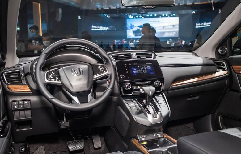 Khoang lái Honda CRV hiện đại với nhiều trang bị công nghệ