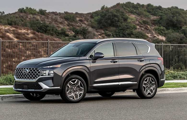 Toàn bộ thân xe Santafe 2021 được nâng đỡ bởi bộ mâm kích thước 20 inch