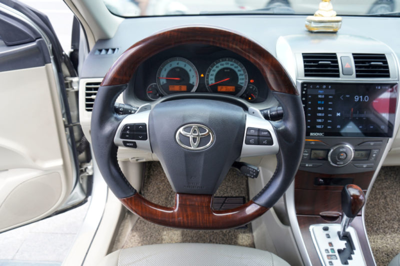 Toyota Altis 2.0AT 2011 - 11