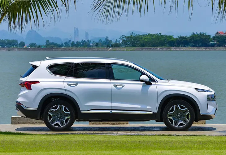 Hyundai SantaFe có trang bị công nghệ an toàn không thua kém Everrest 2023