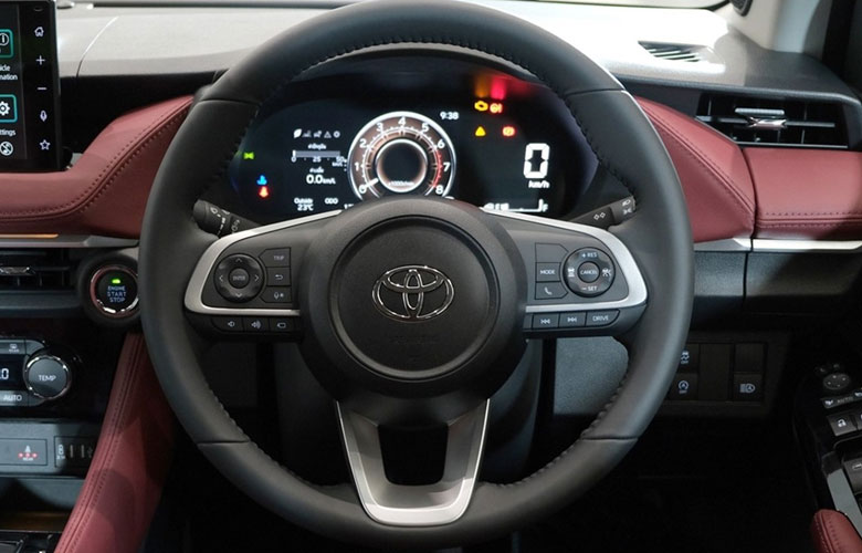 Vô lăng 3 chấu bọc da là trang bị tiêu chuẩn trên Toyota Vios 2023