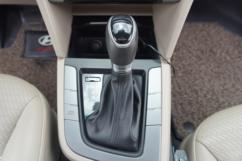 Hyundai Elantra  GLS 1.6L AT 2018 - 13