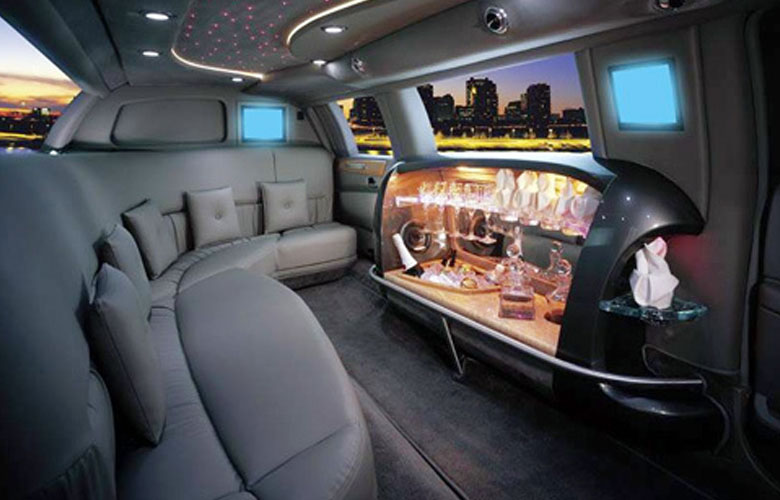 Xe Limousine cải tạo nội thất để kinh doanh vận tải