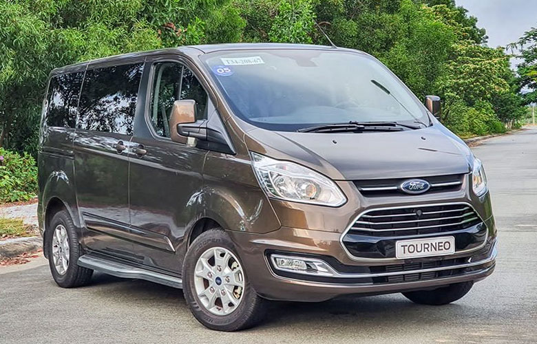 Ford Tourneo được phân phối 2 phiên bản tại thị trường Việt Nam