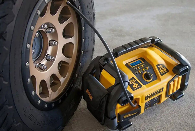 Máy bơm lốp xe ô tô hoạt động bằng điện
