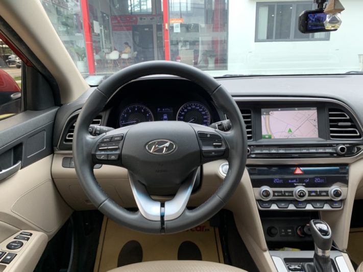 Hyundai Elantra 1.6AT 2019 - 13