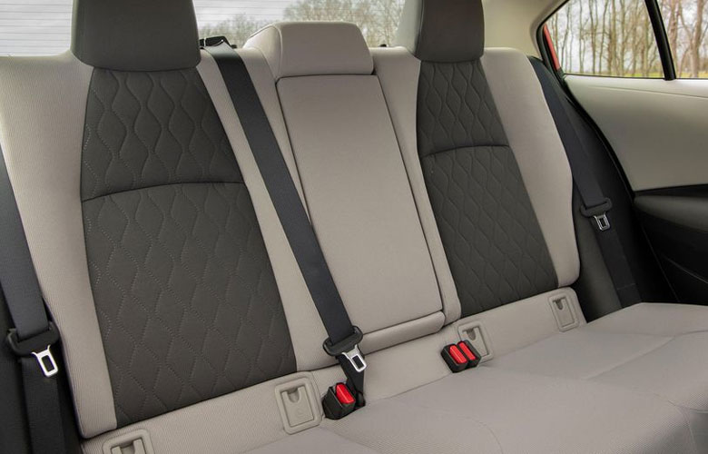 Hàng ghế thứ hai của Toyota Corolla 2023 rộng rãi và thoải mái