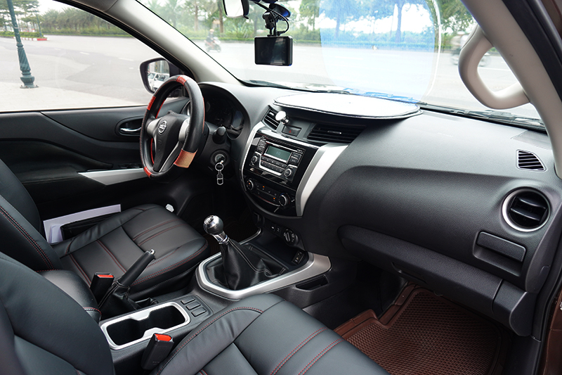 Nissan Navara SL 2.5L MT 4WD 2017 - 11