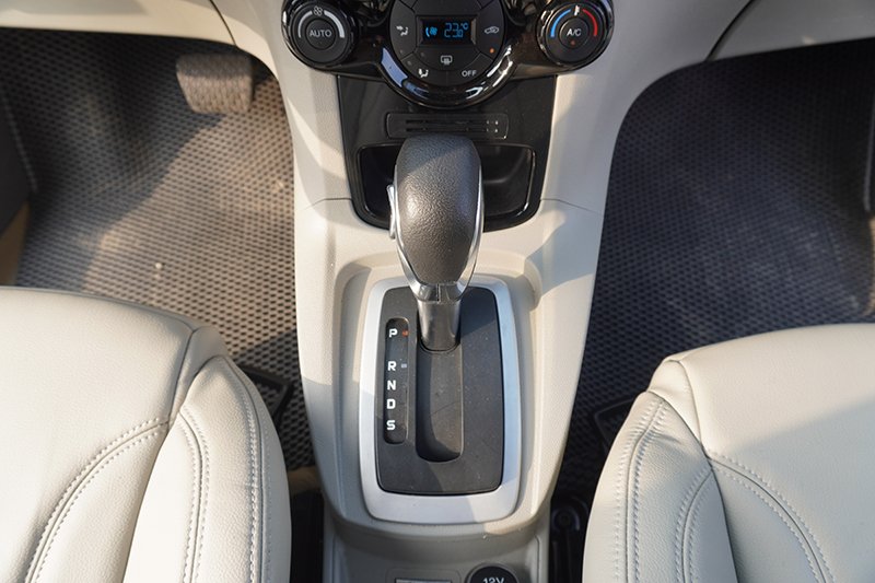 Ford Fiesta Titanium Sedan 1.5AT 2018 - 12