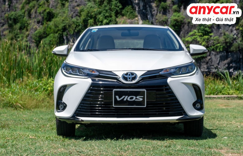 Đầu xe của Toyota Vios trở nên hầm hố hơn nhờ cụm lưới tản nhiệt được mở rộng