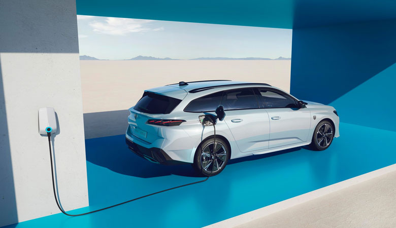 Peugeot E-308 có công suất lên đến 156 mã lực