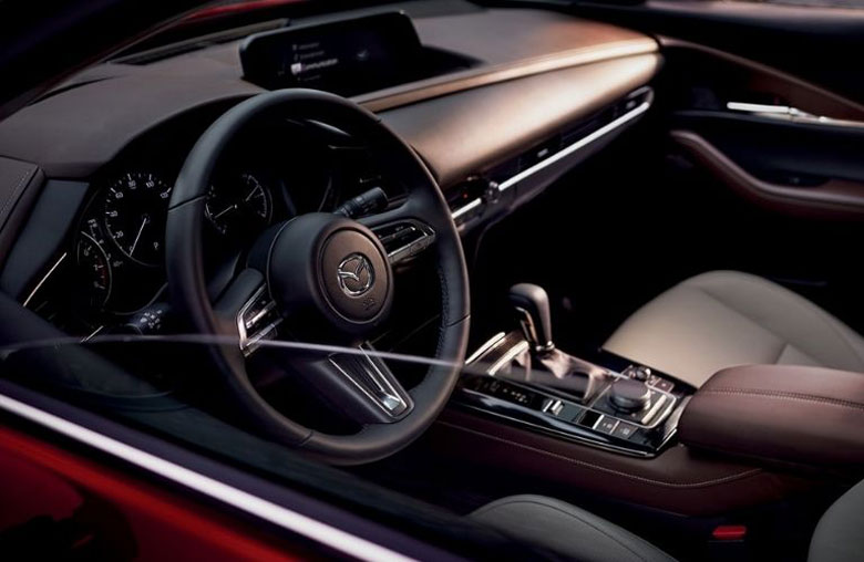Mazda CX-30 có thiết kế khoang lái dễ quan sát và đầy đủ tiện ích