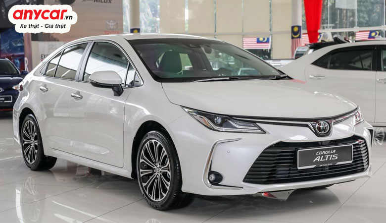 Toyota Altis màu trắng ngọc trai có giá cao hơn 8 triệu đồng