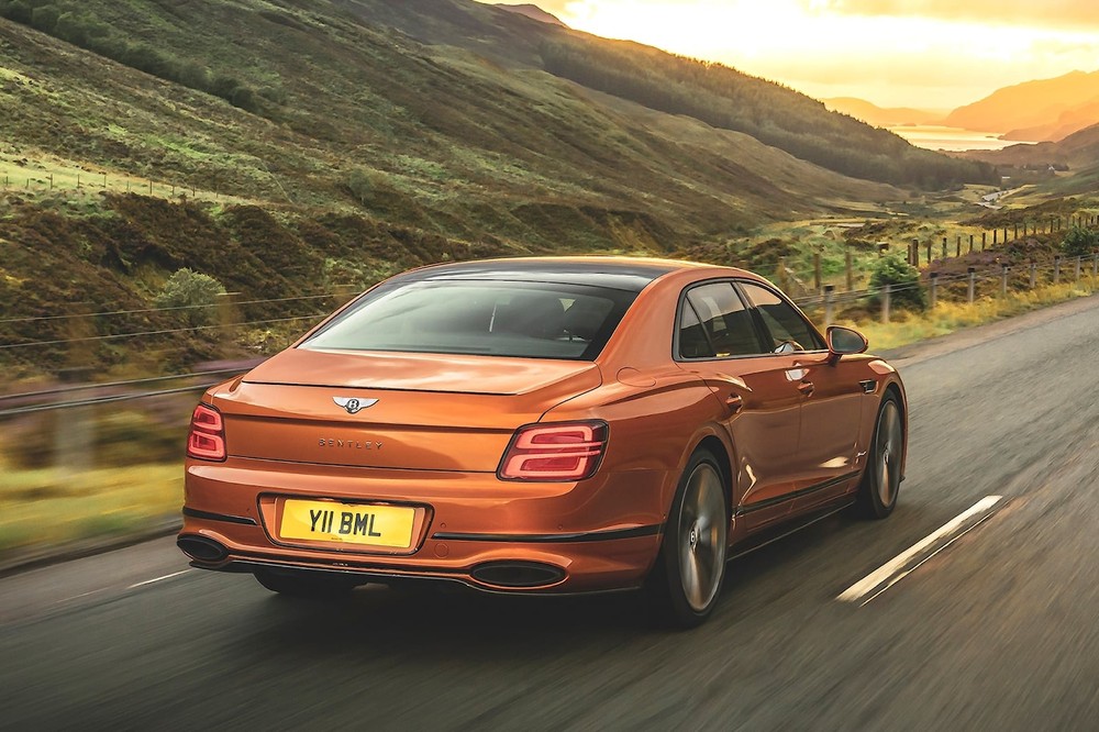 Đuôi xe Bentley Flying Spur Speed 2023