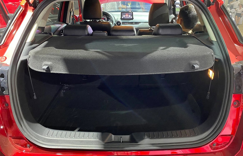 Khoang hành lý của xe Mazda CX-3 2022 có dung tích khoảng 350L