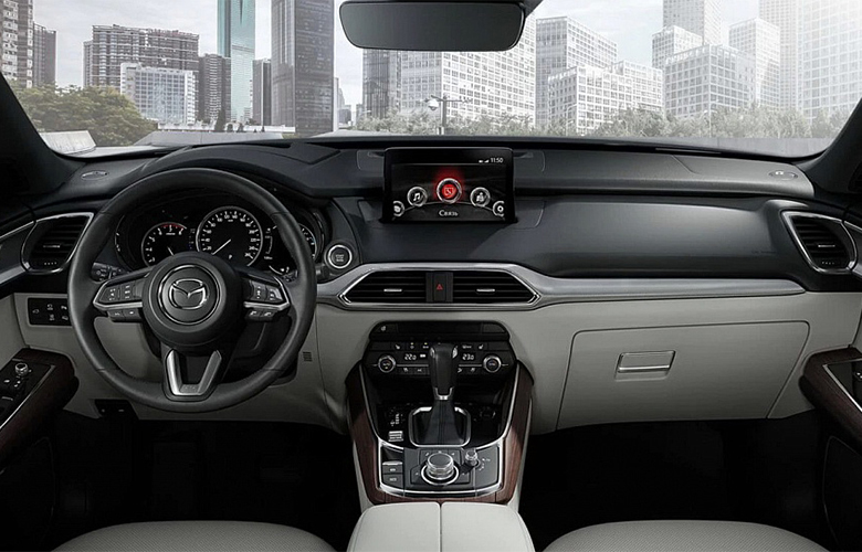 Khoang lái Mazda CX-9 2023 được làm mới với cách bố trí và chất liệu hướng đến sự sang trọng