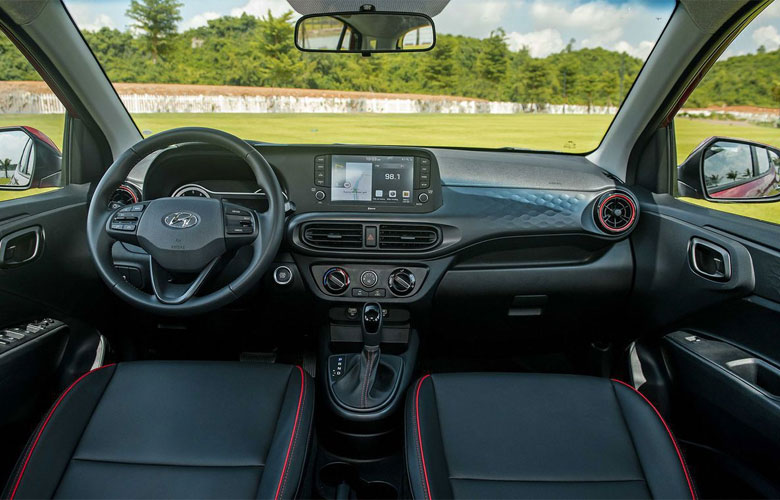 Bảng taplo của Hyundai i10 2023 mang đến cảm giác thể thao và thích thú khi cầm lái