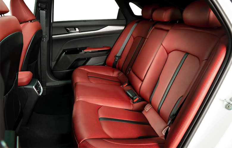 Ghế ngồi màu đỏ sẽ dành riêng cho phiên bản GT-Line để tăng tính thể thao cho xe.