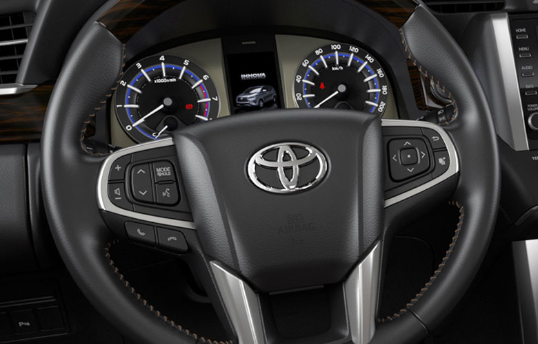 Phiên bản Toyota Innova 2.0E sẽ sử dụng vô lăng 4 chấu chất liệu Urethane
