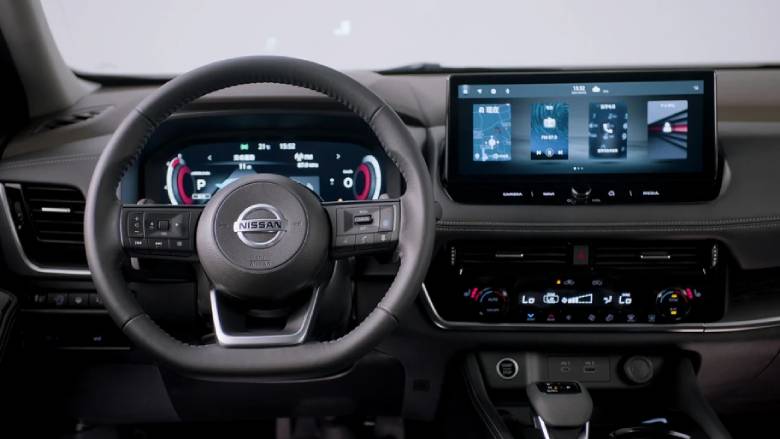Khoang lái Nissan X-Trail 2023 được thiết kế mới với bố trí bảng điều khiển nằm ngang