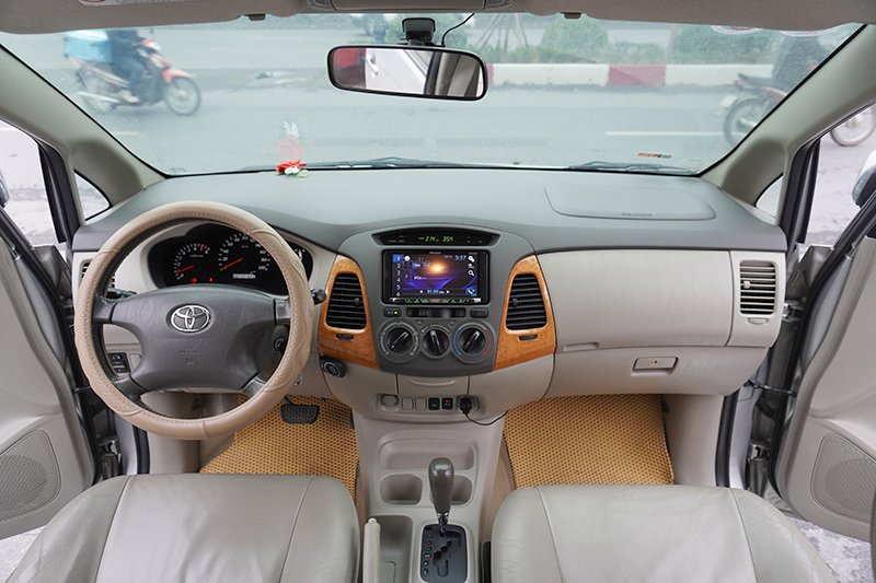 Toyota Innova V 2.0AT 2008 - 13