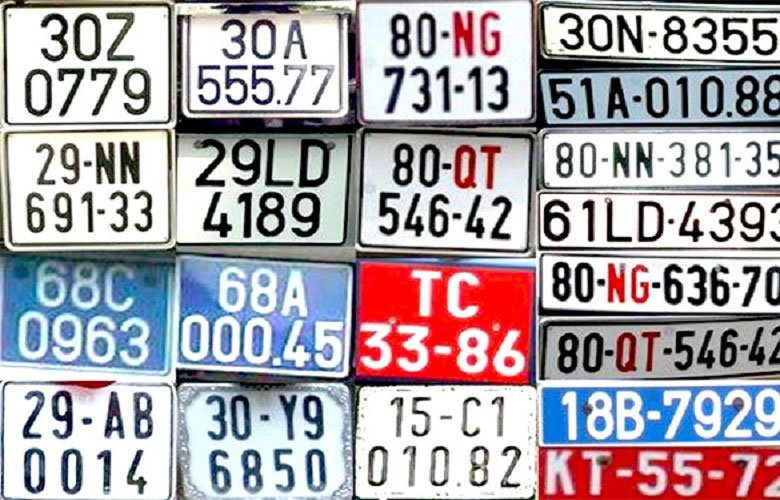 Ein Nummernschild ist ein Schild, auf dem die Fahrzeugidentifikationsnummern und -symbole geschrieben sind