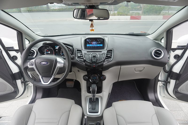 Ford Fiesta Titanium Sedan 1.5L AT 2018 - 12