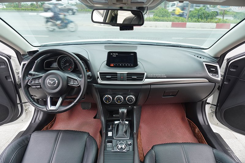 Mazda 3 Hatchback Facelift 1.5AT 2017 - 13